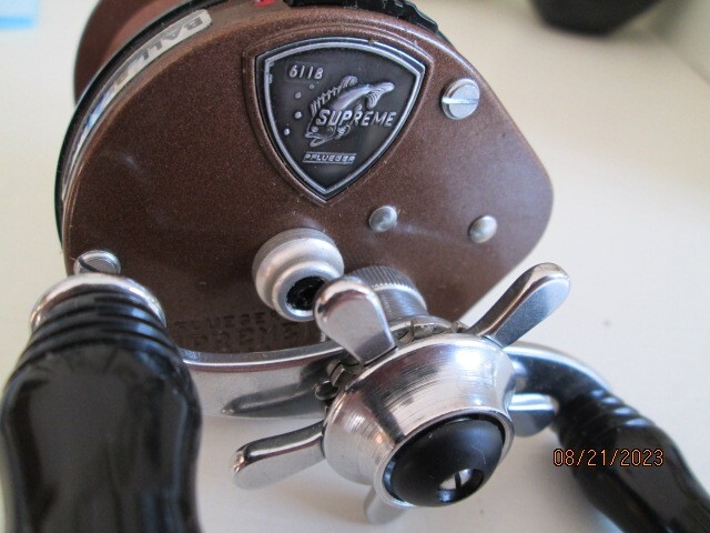 Pflueger Supreme 611B Model DF Baitcasting Reel. Appears to be NEW.