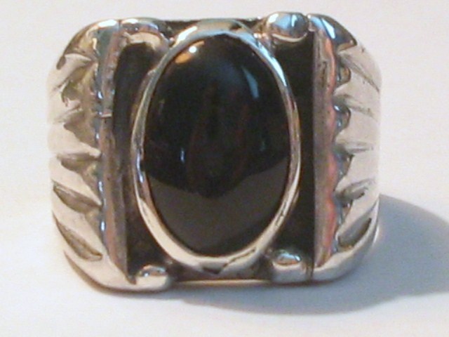 STERLING SILVER VINTAGE SOUTHWEST MENS BLACK ONYX RIBBED BAND RING 12.7g Sz 12.5