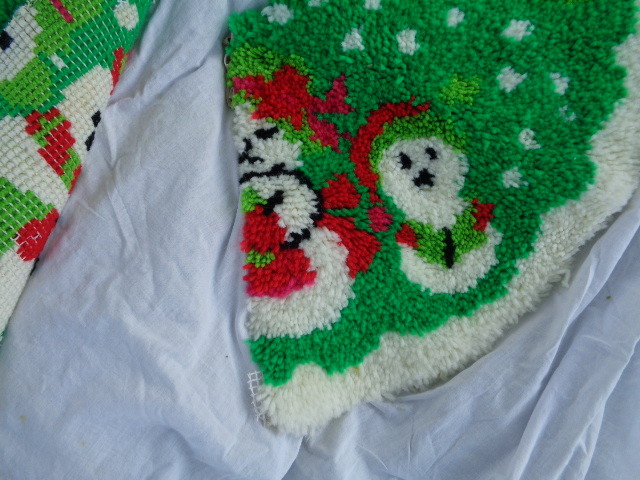 Vintage Christmas Snowman Family Tree Skirt Latch Hook