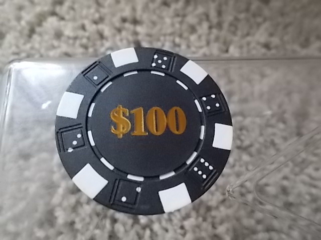 100 Fabulous Las Vegas Souvenir Poker Chip Set $100-$50-$25-$5-$1 NO CASH VALUE!