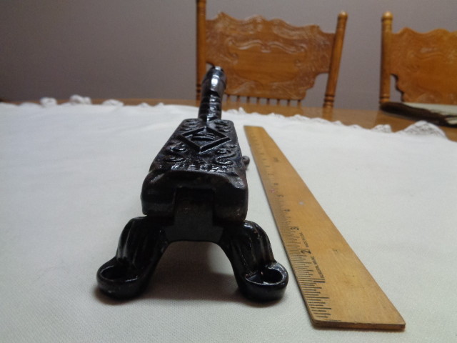 Antique Footed Cast Iron Bottle Cork Press Crimper Apothecary Medical Tool