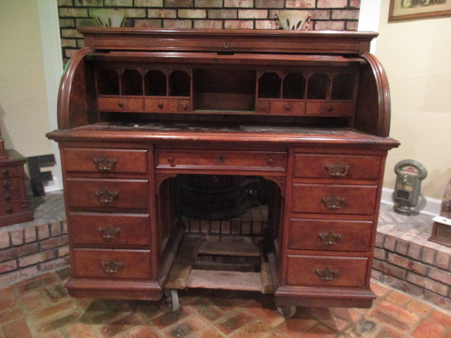 Victorian Cylinder Roll Kneehole Desk