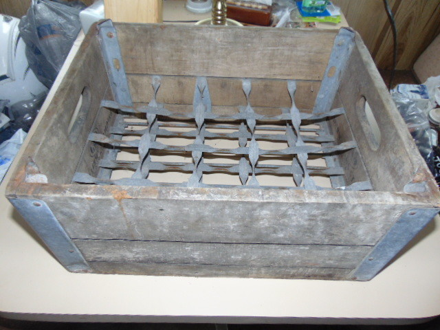 VINTAGE WOOD MILK CRATE HYGIENIC DAIRY WATERTOWN NY 20 MILK BOTTLE SIZE