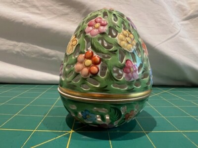 Herend Vintage Hand painted Reticulated Porcelain Box 24 K Gold Trim #2643