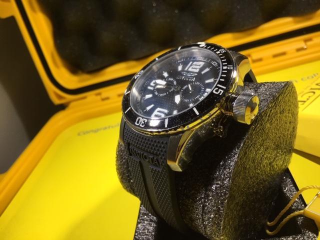 Pre-owned Invicta Men's 1790 Specialty Black Textured Dial Silicone Watch W/ 3 Slot Case
