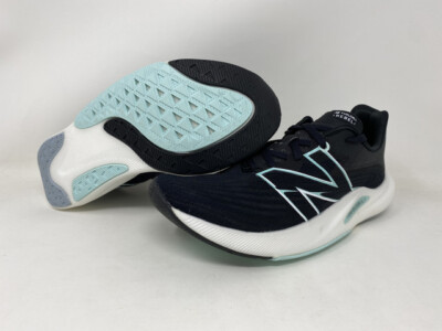 Женские кроссовки New Balance FuelCell Rebel v2, черные, 7 B Medium US