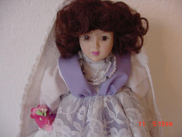 DANBURY MINT BRIDE DOLLS OF THE WORLD -  A BRIDE OF  ITALY  WITH COA