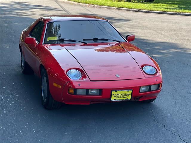 1982 Porsche 928  Red 8 Cylinder Engine Manual 118,610 Miles