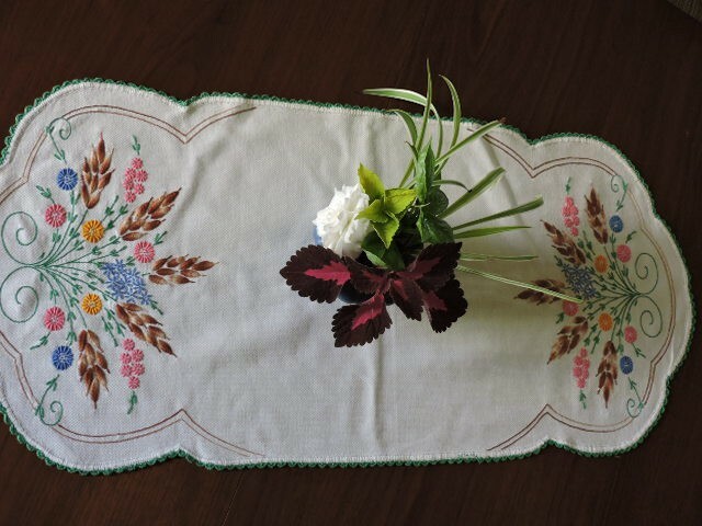 Vintage hand appliqued table runner Cattails, Pink, Blue and Yellow flowers