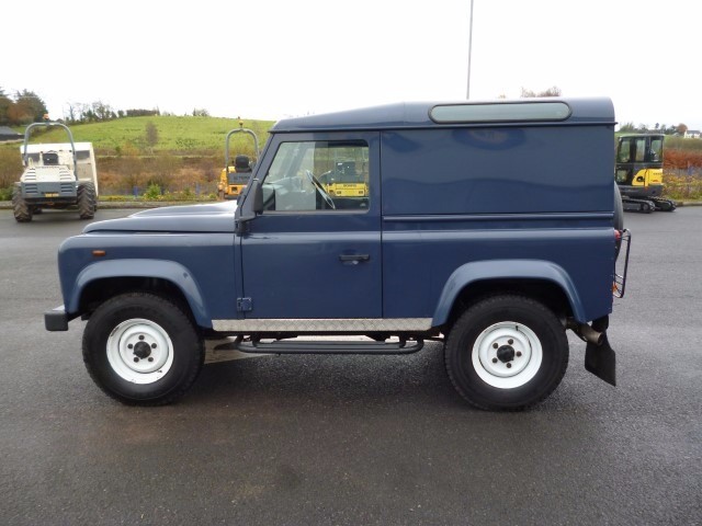 Land rover defender 2011