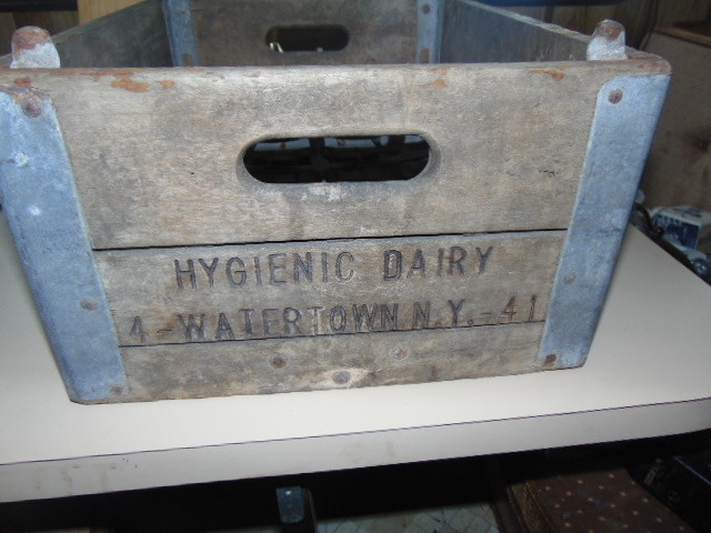 VINTAGE WOOD MILK CRATE HYGIENIC DAIRY WATERTOWN NY 20 MILK BOTTLE SIZE