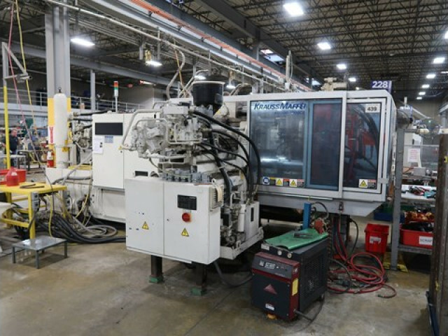 Krauss Maffei 300-1900C2 331 Ton 33.6 oz 2 Shot Rotary Table Molding Machine