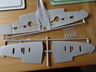AIRFIX SUPERMARINE SPITFIRE 1/24 SCALE 12001 MK1a WINGS TOP AND BOTTOM