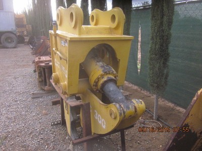 2011 SEC hydraulic concrete crusher, pulverizer, processor