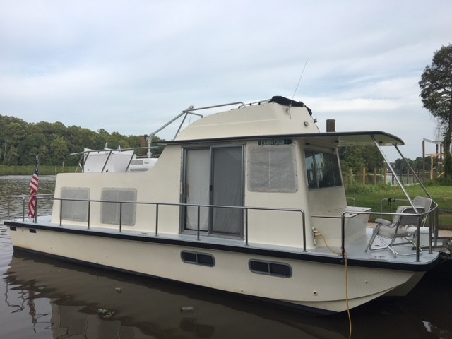 Holiday Mansion Exceptional Houseboat - 36 foot