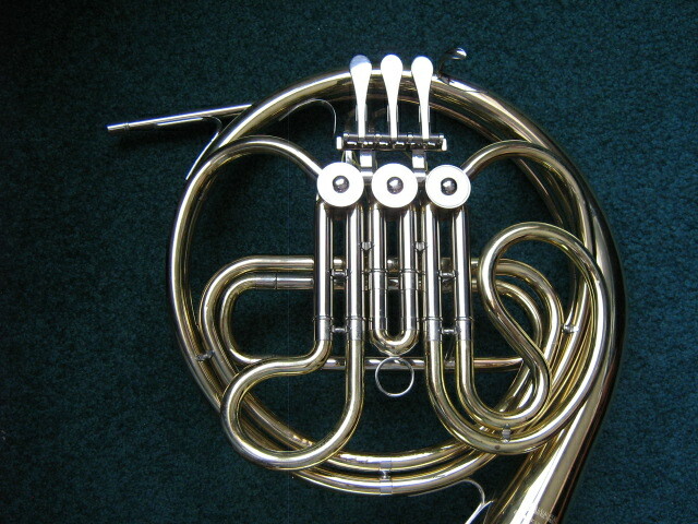 Yamaha YHR-314 Single F French Horn, Mouthpiece & Deluxe Case Plays/looks great!