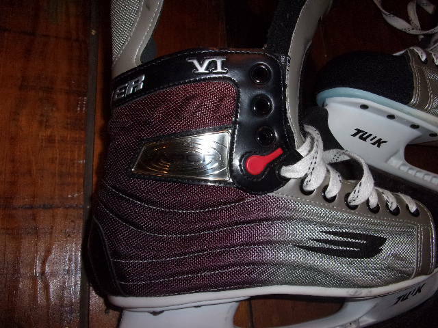 BAUER Vapor VI Ice Hockey Skates 8D. Shoe size men's 9 1/2.