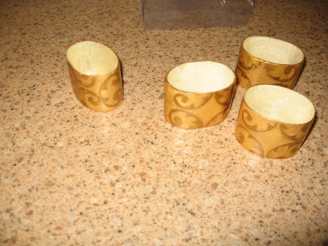 Napkin Rings / Napkin Ring Holder, Set Of 4 Gold Colored Embossed Design VGUC