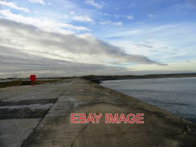 PHOTO  VIEW DOWN THE BREAKWATER LOOKING BACK DOWN NORTH GARE BREAKWATER WHICH GU