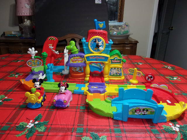 mickey　ヒッチ台座 Disney Junior Mickey Mouse Clubhouse Gear 'N Go Chainsaw