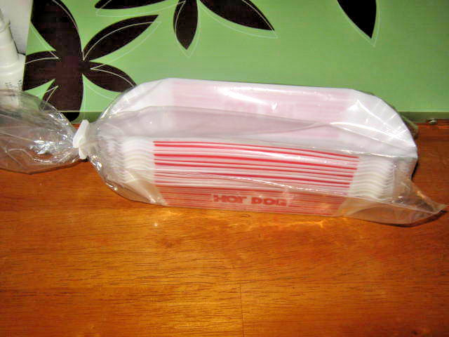 (12) HOTDOG REUSABLE PLASTIC SERVING TRAYS - RED ON WHITE - EXCELLENT