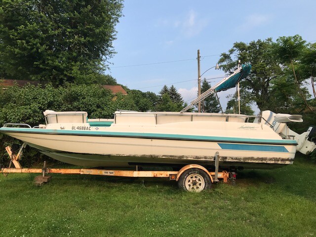 HURRICANE DECK BOAT 24 FT 200 HP EVINRUDE