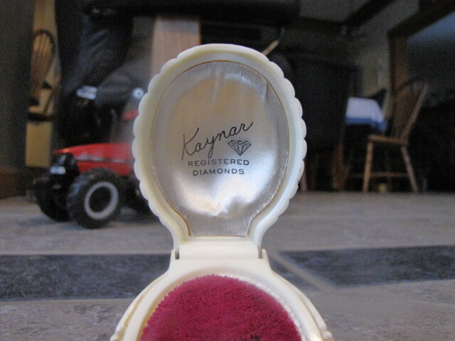 VINTAGE ART DECO CELLULOID RING BOX Kaynar Diamonds Shell shaped