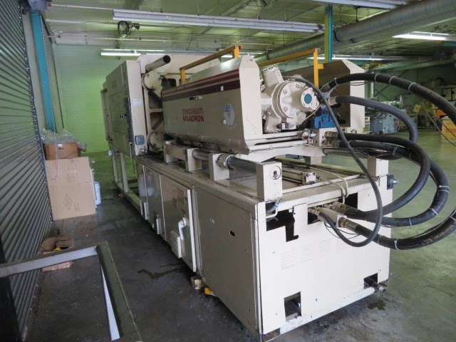 Cincinnati Injection Molding Machine, 300 US ton, Yr. 1999, 29oz. #8150