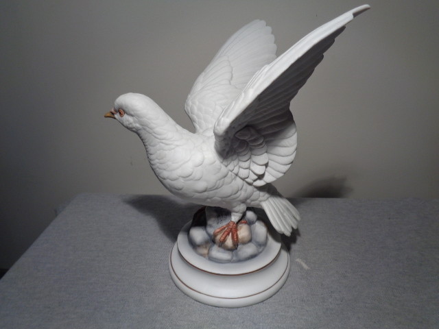Vintage Andrea by Sadek Porcelain White Dove 9