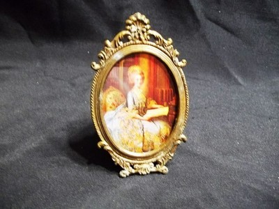 Vtg Oval Gold Tone Metal 2.5x3.5  Picture Frame Glass Included Made in Italy