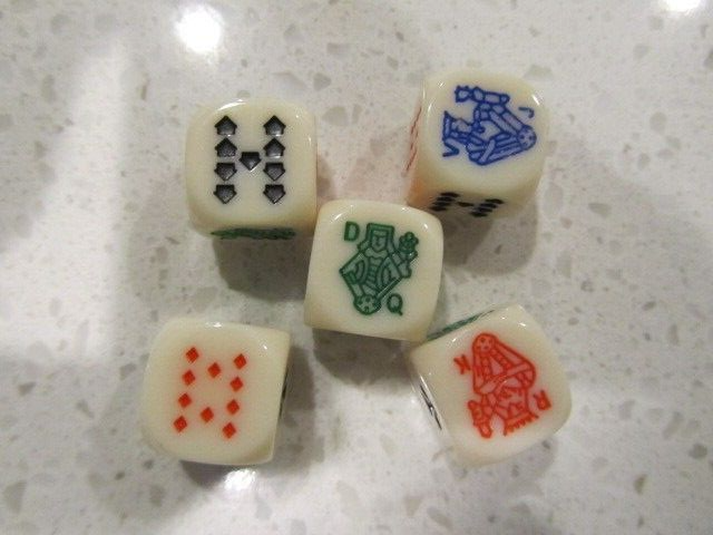 Poker Dice Alabaster Set of 5 Gaming Travel Game Dice +FREE Las Vegas Poker Chip