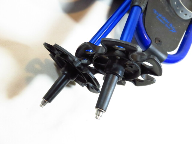 Youth Snowshoes 19” long Thunder Bay w/ Poles + Carry Bag - Excellent Cond