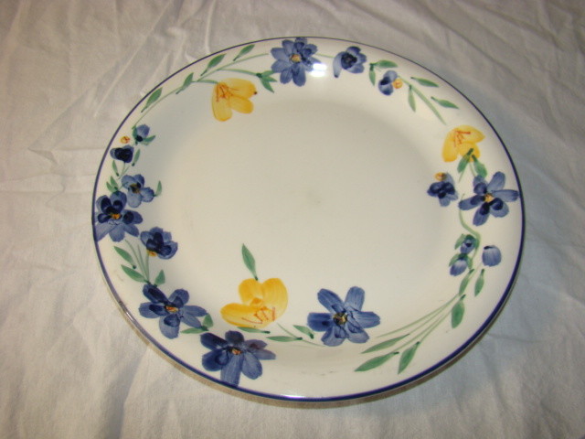 VINTAGE Home Essentials CHINA Dinner Plate Floral Blue Green Yellow Flowers