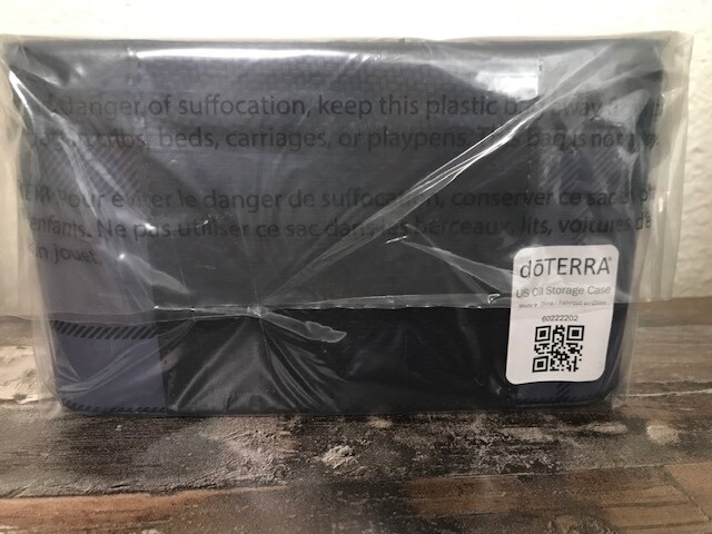 New! doTERRA ESSENTIAL OIL CARRY STORAGE TRAIN CASE Purple Plum Holds 15 Bottles