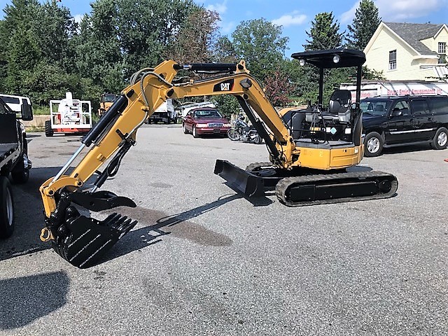 2010 CATERPILLAR 303.5CCR MINI EXCAVATOR W/ HYDRAULIC THUMB 3RD VALVE 3075 HRS