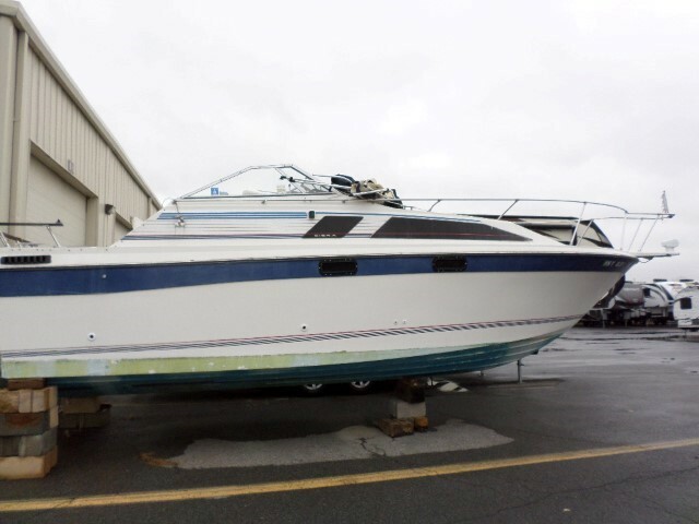 Pre-Owned 1985 Bayliner 2750 Sunbridge Cruiser - Stock # - 223110B