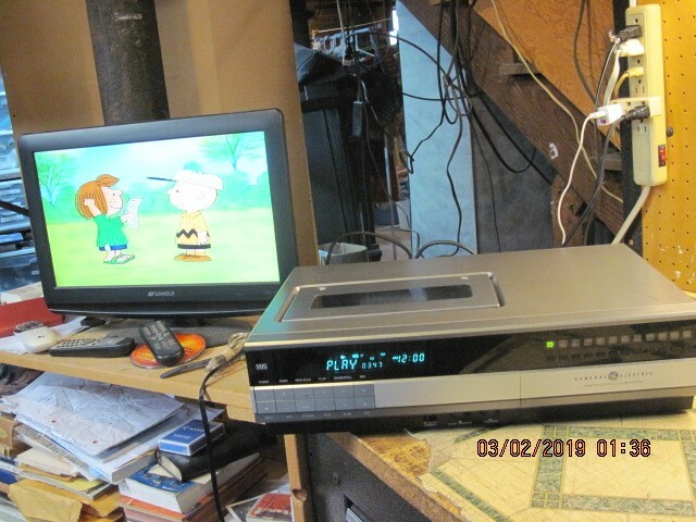 VINTAGE GE VCR TOP LOAD MODEL 1VCR5002X