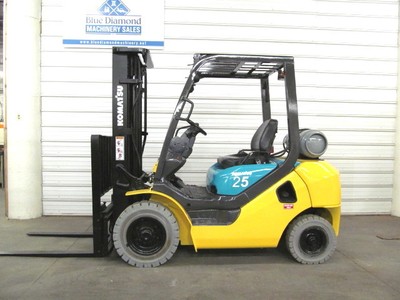 2007' Komatsu FG25T-16, 5,000# Pneumatic Forklift, DUAL Fuel, Low Hours, Toyota