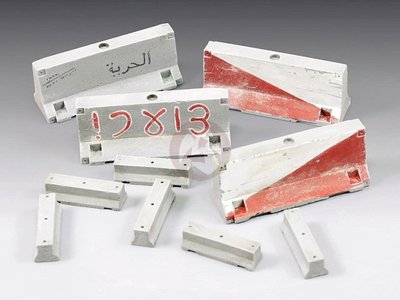 Royal Model 1/35 Concrete Jersey Traffic Road Barriers (2 types, 10 pieces) 721