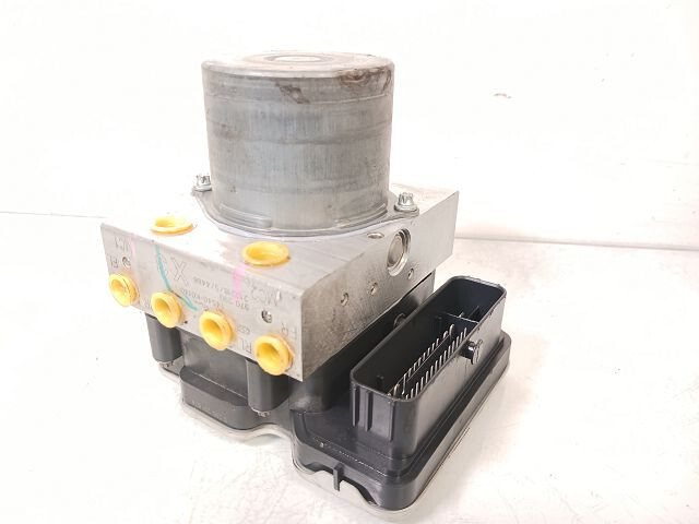 UnitÃ© Hydraulique Abs Toyota Yaris (_p21_, _pa1_, _ph1_) 1.5 Hybrid (Mxph11) (