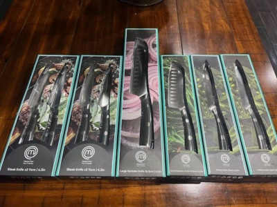 8 pc MasterChef  Knife Set -Utility, Steak, Large, Small Santoku Knives  NEW