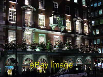Photo 6x4 Late night Christmas Shopping at Fortnum and Mason Westminster  c2006