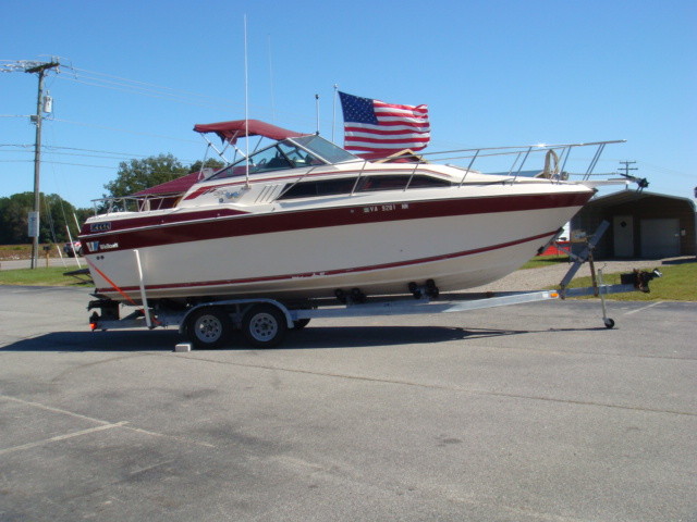 RESTORED 1986 WELLCRAFT CABIN CRUISER 26 FOOTER WITH LIKE NEW BOAT TRAILER