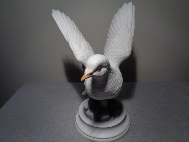 Vintage Andrea by Sadek Porcelain White Dove 9