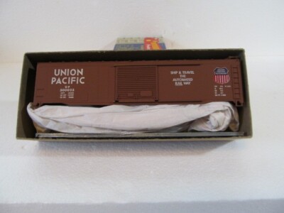 Roundhouse #1211  1/87 HO  Union Pacific 50' Sgl Door  Boxcar  w/ Herald NIB