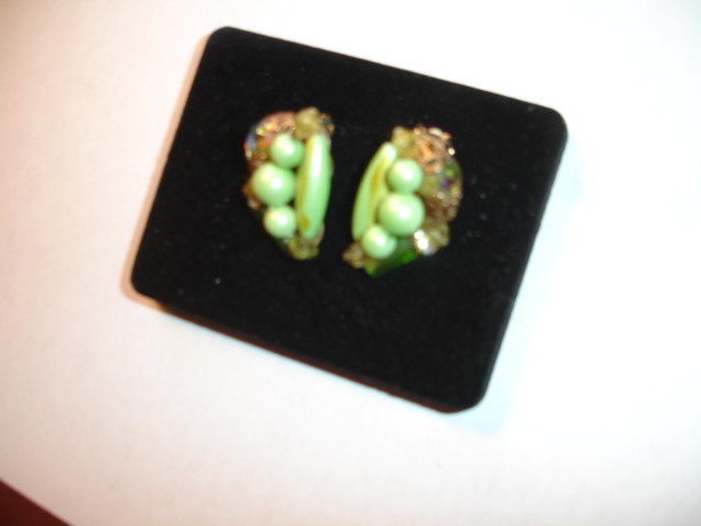 Vintage Lime Green & Crystals LUCITE Clip On Earrings      #E25