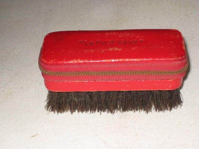 Vtg LE PETIT VALET RED ZIPPER CASE BRUSH SCISSORS FILE TWEEZERS WESTERN GERMANY