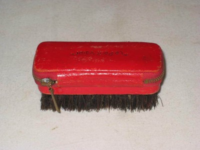 Vtg LE PETIT VALET RED ZIPPER CASE BRUSH SCISSORS FILE TWEEZERS WESTERN GERMANY