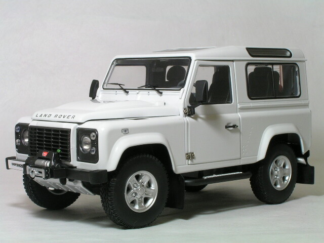 Kyosho Minicar 1/18 Scale Land Rover Defender 90 Fuji White