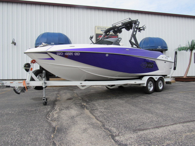 2017 Axis T23 wakeboard boat built by malibu boat